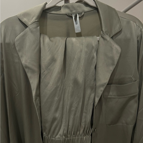 SKIMS Silk Pajama Set XS TALC Green Pant & Button Up Shirt Stretch Silk - Picture 9 of 12